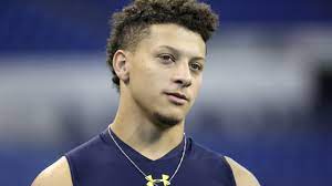 what color are patrick mahomes eyes