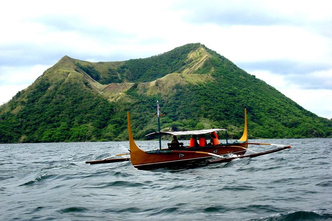 what is the largest fresh water volcanic island in the world?