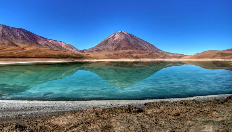 what country has the most natural lakes