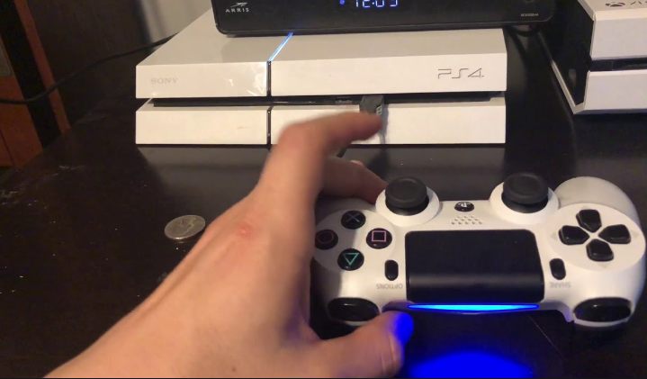 ps4 controller won't charge but works when plugged in