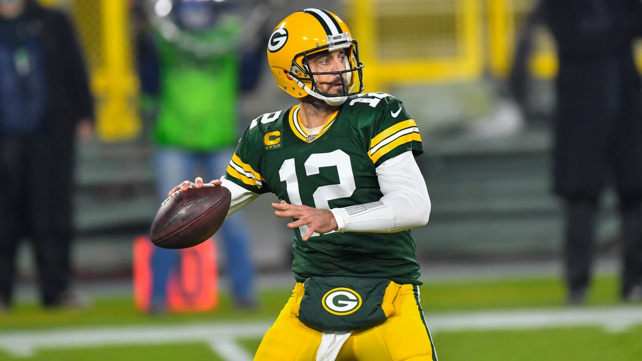 how far can aaron rodgers throw a football