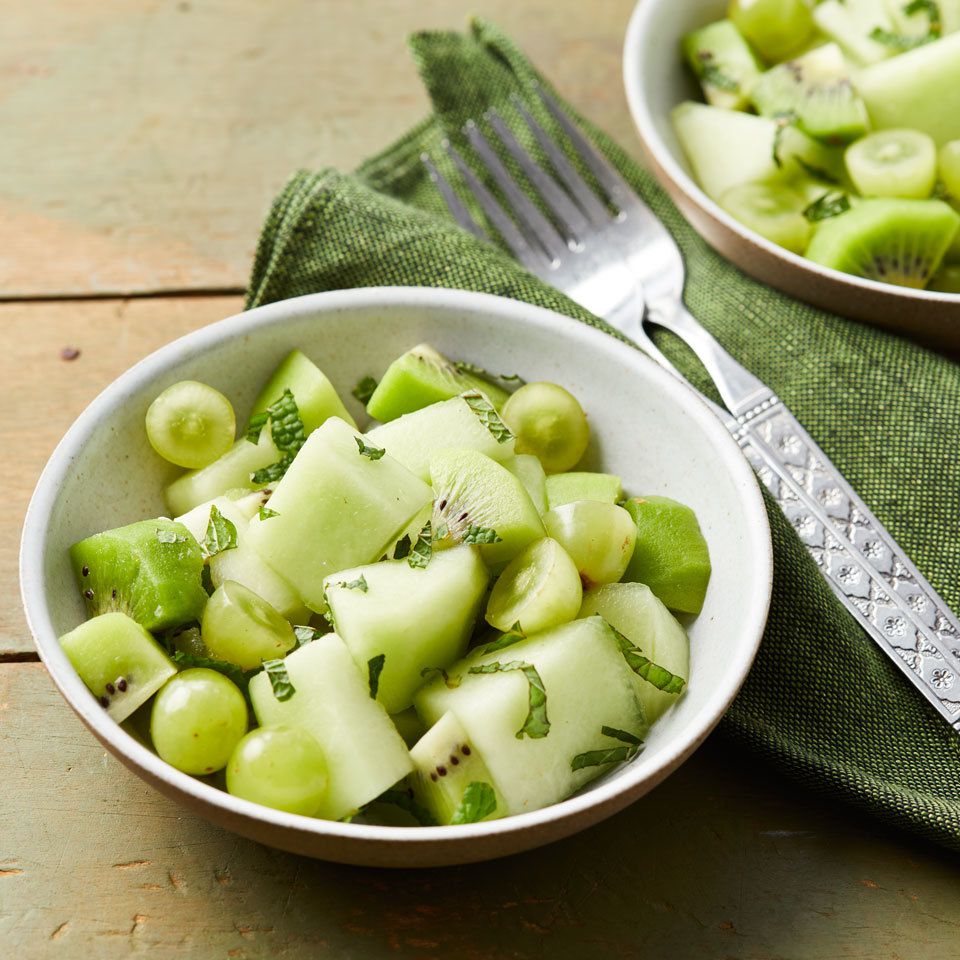 how many calories in 20 green grapes