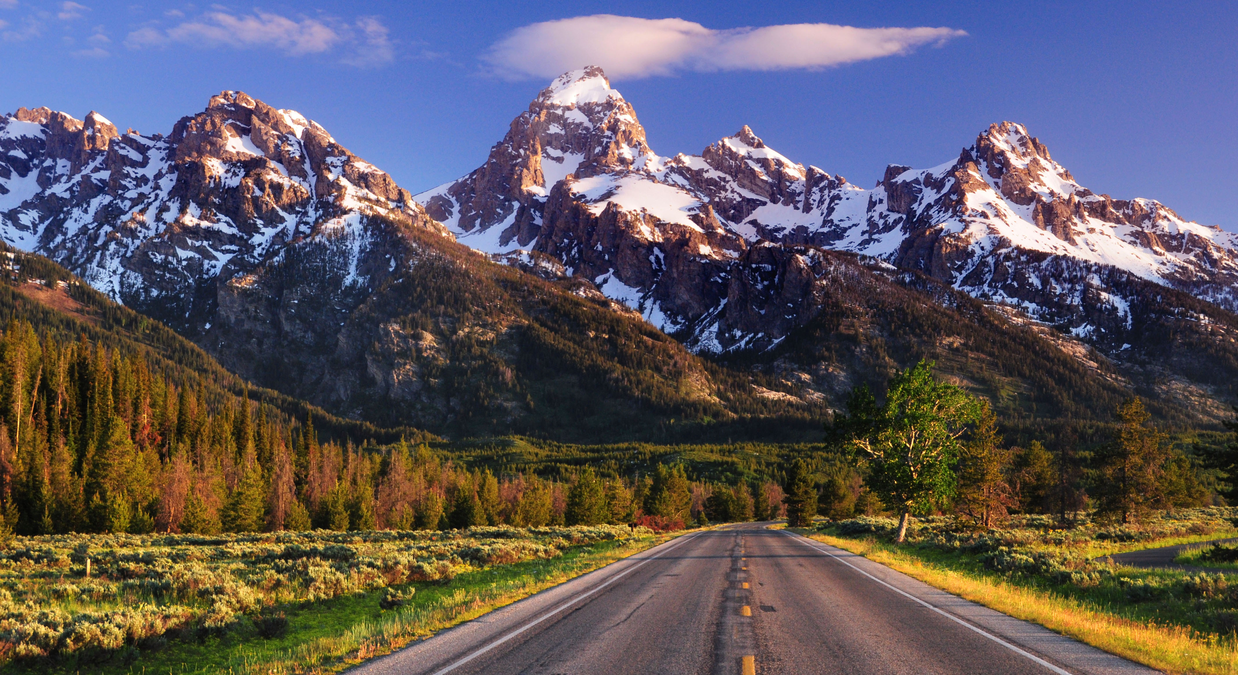 which of the following mountain ranges extends from new mexico to alaska ?