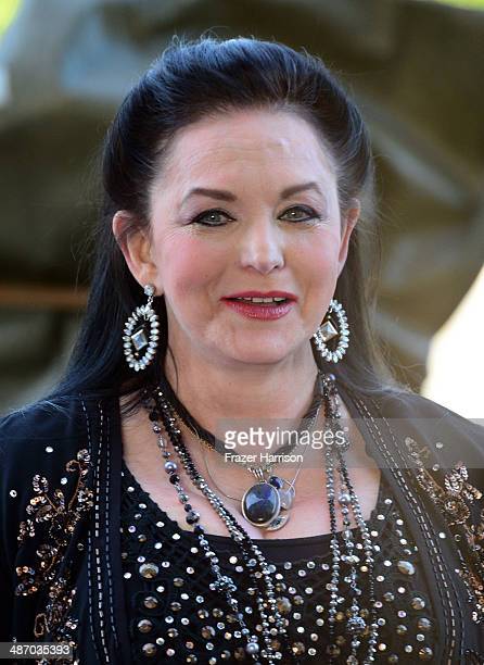 does crystal gayle still have long hair