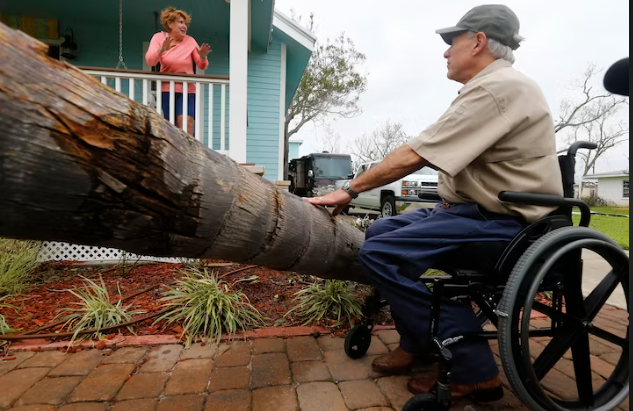 why is gov abbott in a wheelchair