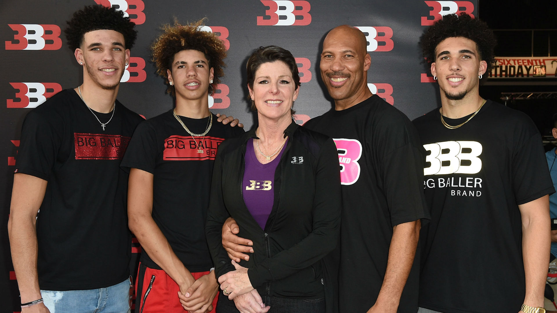 how tall is lamelo ball mom