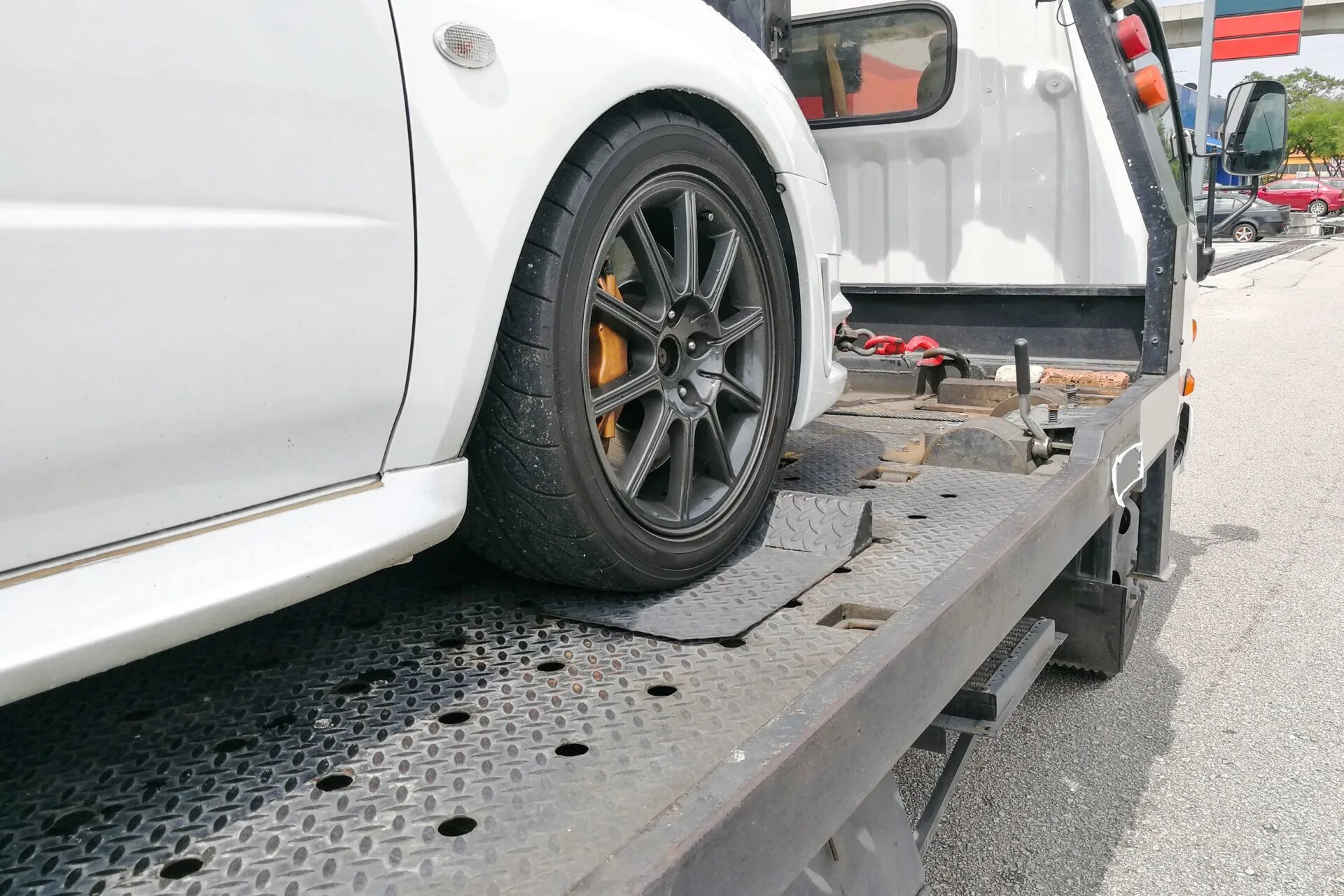 can you tow a golf cart behind a car